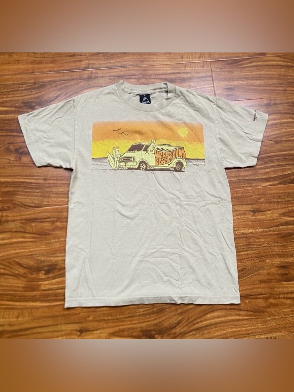 Upper Playground Men's Beige Beach Bunny Van Graphic T-Shirt Size Medium Casual